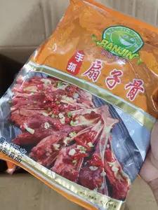 然进手抓扇子骨